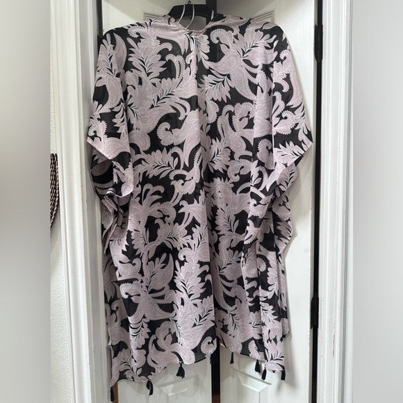 Tasseled Kimono Top - Picture 2 of 4